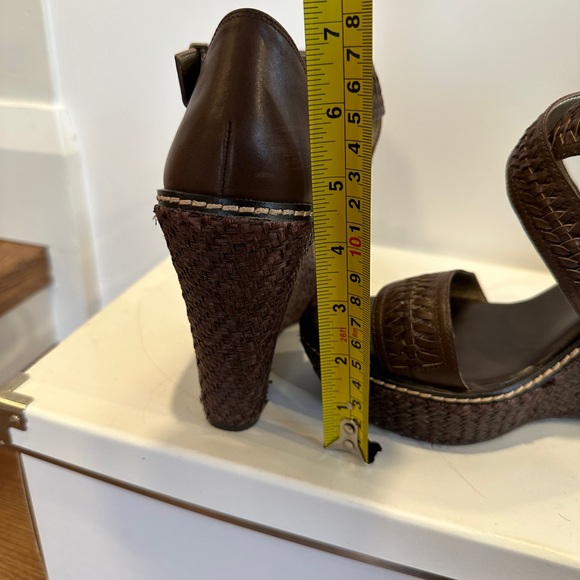 High woven strappy wedge. - Picture 5 of 7